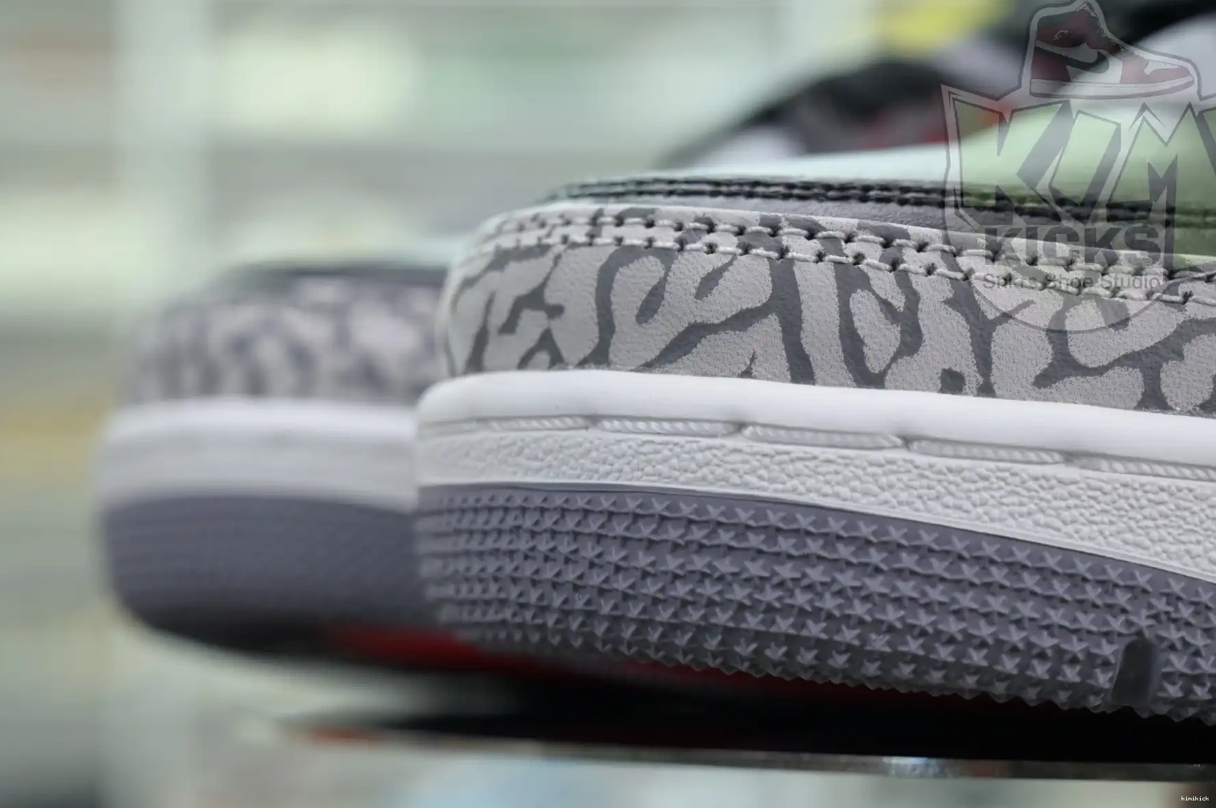 Reimagined” 3“Black Cement Jordan Air Kimikick 0421